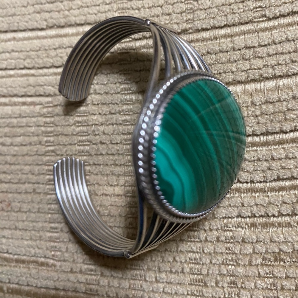 Malachite (very large 40 x 30 mm) cabochon on 925 Sterling bracelet